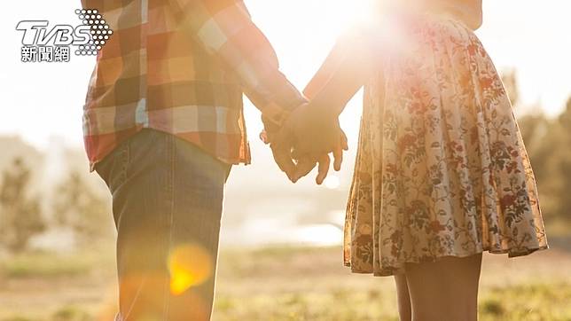 男女交往成為情侶本來就是要互相而非僅是單方在付出。（示意圖／shutterstock達志影像）