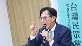 民眾黨中央委員會後記者會，黃國昌被追問養狗仔事件。李政龍攝