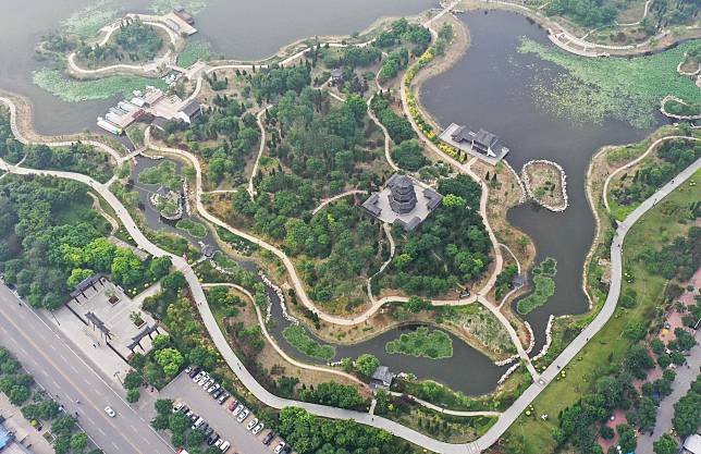 จีนพลิก ‘บ่อน้ำร้าง’ สู่สวนสาธารณะยอดนิยม