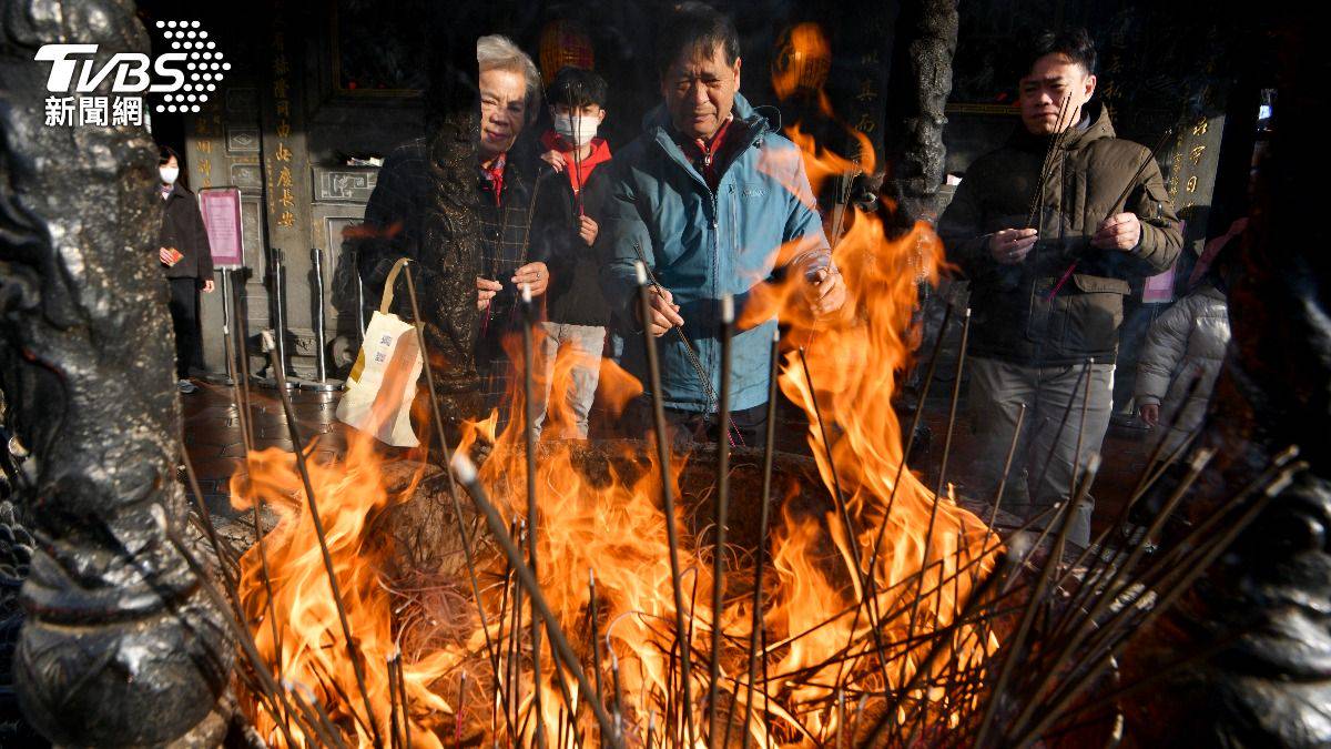 屬蛇「這兩個月出生」恐爆血光、生病命理師籲：4生肖快安太歲| TVBS | LINE TODAY