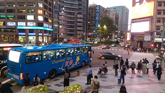 首都客運公布「台北－宜蘭」中秋連續假期國道疏運方案，祭出票價優惠、增開直達車等四項措施。   圖：首都客運提供