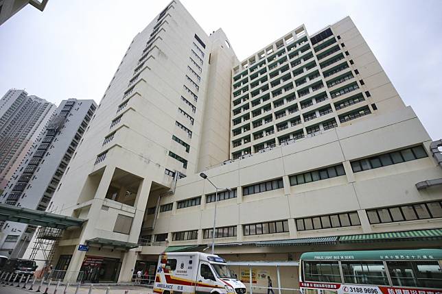 Struck by a truck, an elderly Hongkonger was pronounced dead at Kwun Tong’s United Christian Hospital a little before 9am on March 31. Photo: Dickson Lee