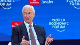 摩根大通（JPMorgan Chase）執行長戴蒙警告伊朗戰爭若持續太久，恐加劇通貨膨脹。路透社資料照片