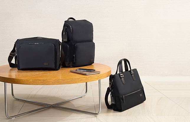 TUMI Harrison Forest Utility Bag $3,990、Harrison Clifford Backpack $3,590、Harrison Danner Brief Tote $4,190（左至右） 