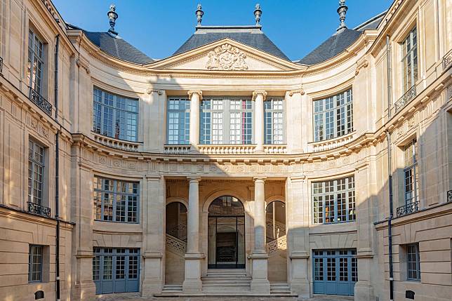 Sotheby’s to Auction Treasures Housed in One of Paris’ Most Historic Buildings
