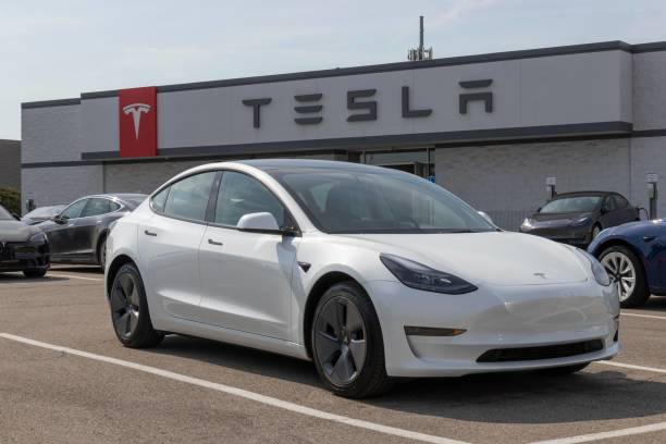 電動車廠特斯拉（TESLA）周二（22日）財報皆低於預期，但受執行長馬斯克將回歸本業，加上市場對美國關稅政策的擔憂和緩下，特斯拉股高收漲。今（23）日台股的電動車概念族群也跟漲。 圖：iStock