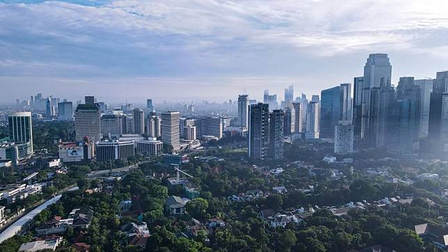 The photo taken on April 10 shows a cityscape of Jakarta, Indonesia. (Xuqin/Xinhua)