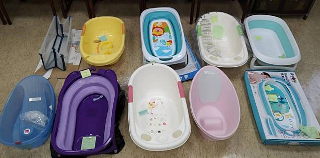 市售嬰兒用浴盆種類繁多，經濟部標準檢驗局基隆分局特別提醒民眾要慎選及使用嬰兒用浴盆，以免造成嬰兒受傷。(記者郭基生攝)
