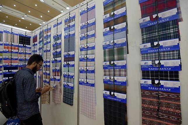 A man views the products at Textech Bangladesh International Expo 2022 in Dhaka, Bangladesh, Aug. 31, 2022. (Xinhua)