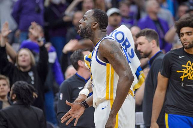 Draymond Green在末節踩踏了國王中鋒Domantas Sabonis的胸口，他被吹了二級惡意犯規，直接遭到驅逐出場。事後，他也和現場的國王球迷有一些言語交流。