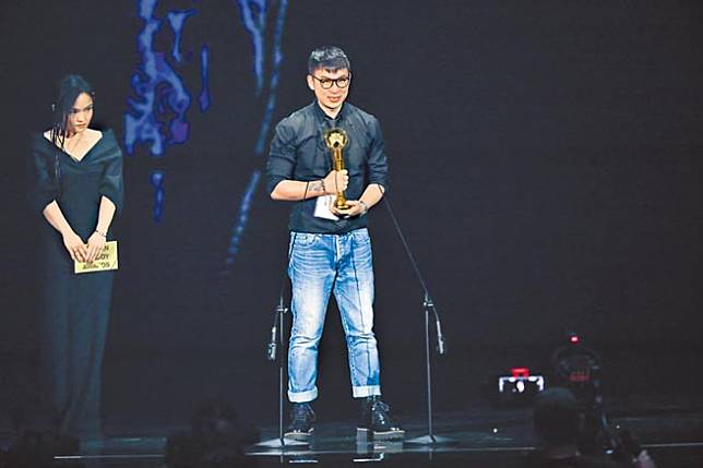 陳鎮川去年金曲典禮時代替林憶蓮上台領獎。（資料照片）
