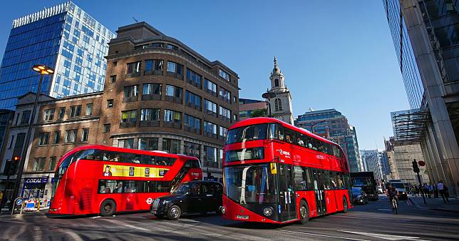 เทศบาลกรุงลอนดอนเบรกขึ้นค่าโดยสารรถสาธารณะ หวังบรรเทาวิกฤตค่าครองชีพ