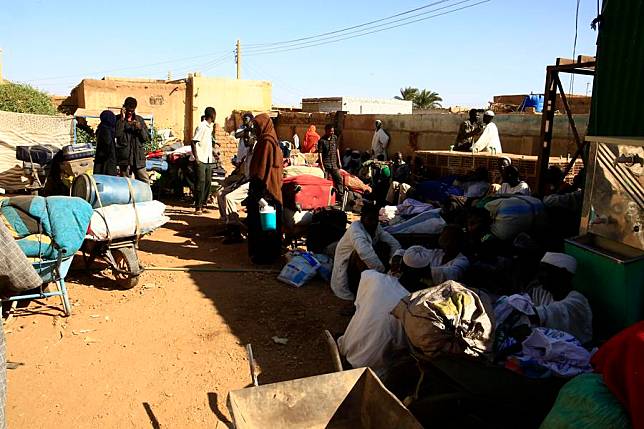 Displaced people from Al-Samrab area are pictured inside a school in Al-Ahamda neighborhood of Bahri city, north of the Sudanese capital Khartoum, Dec. 15, 2024. (Xinhua/Mohamed Khidir)