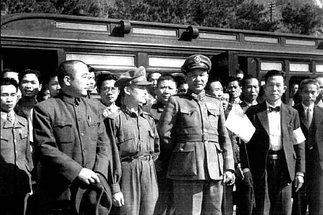 二二八事件後，國防部部長白崇禧抵達臺灣宣慰（善後）。（維基百科）