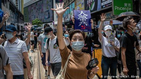 今年5月北京兩會期間突推港版國安法，港人隨即上街抗議，圖為5月24日銅鑼灣游行