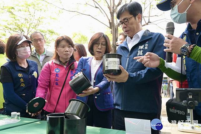 ▲雨後社區動員滅蚊，陳其邁籲落實巡倒清刷。（圖／記者 許高祥 翻攝）