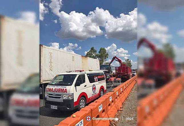 คนขับบัส “หลับใน” พุ่งชนรถที่ด่านเก็บค่าผ่านทาง ปินส์สลดดับ 10 ศพ-เจ็บ 37 คน