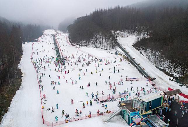 An aerial drone photo taken on Jan. 23, 2025 shows a ski resort in Shennongjia Forestry District, central China's Hubei Province. (Xinhua/Du Zixuan)