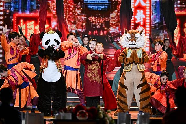 Traditional Chinese Wushu is performed at the 2025 &ldquo;Happy Chinese New Year&rdquo; global launching ceremony and gala in Kuala Lumpur, Malaysia, on Jan. 25, 2025. (Xinhua/Cheng Yiheng)