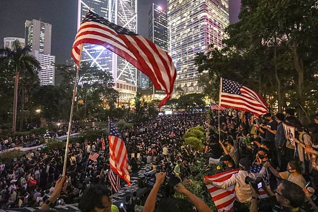 Anti-government protesters call on the US Congress to pass the Hong Kong Human Rights and Democracy Act. Photo: Felix Wong