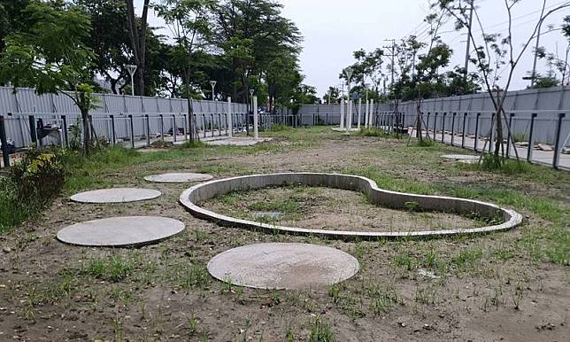 高雄市政府推動共融式特色公園，繼衛武營共融遊戲場 、小港森林公園、左營福山公園後，岡山區將再完成2座特色公園，今年8、9月會陸續完工。 （高雄市政府提供） 中央社記者蔡孟妤傳真　110年8月12日  
