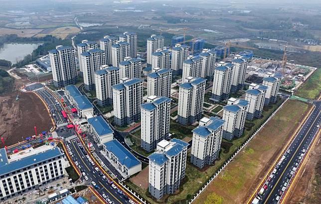 An aerial drone photo taken on Nov. 9, 2023 shows a newly-built residential complex in Feixi County of Hefei City, east China's Anhui Province. (Xinhua/Zhou Mu)