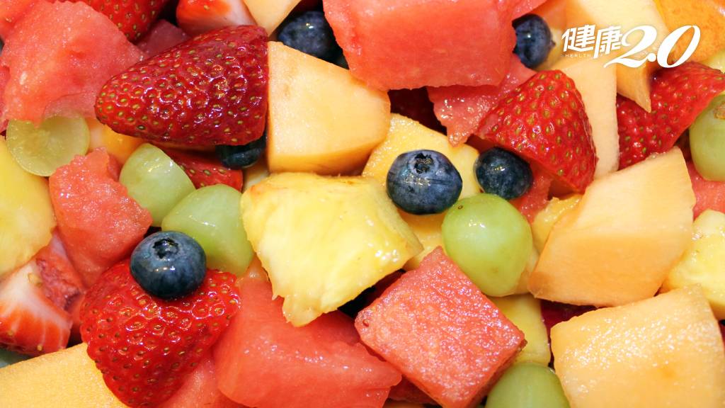 Prime 10 Fruits and Greens with the Highest Quantity of Vitamin C, Ranked by Specialists