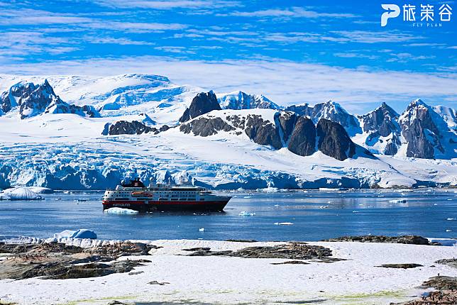 每位乘客都必須嚴格遵守南極條約下才能登陸，以避免對南極環境的破壞