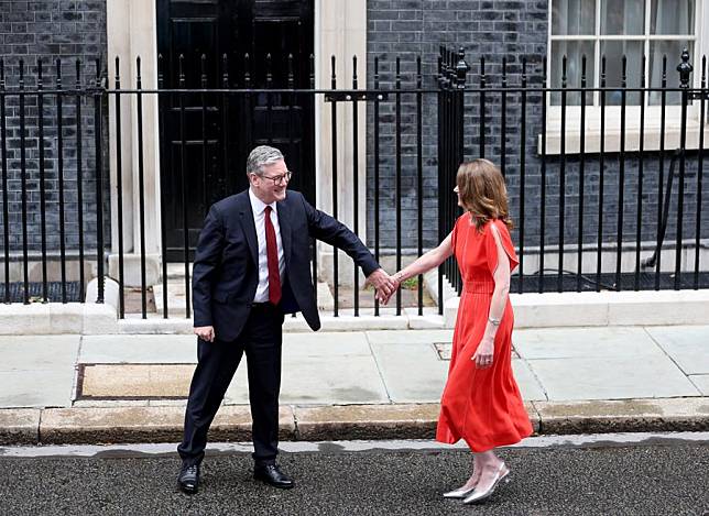 Keir Starmer and his wife are pictured after he delivered his first speech as British prime minister in front of 10 Downing Street in London, Britain, July 5, 2024. (Xinhua/Li Ying)