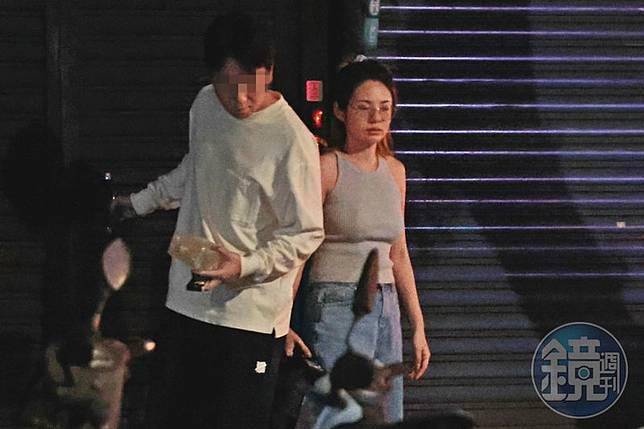 聚會完，徐瑋吟（右）與男友（左）相伴走出。據傳男方叫Eric，已婚且是建商富二代。
