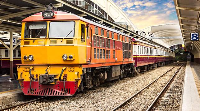 ผู้ว่าฯ การรถไฟแห่งประเทศไทย  แจงข่าว ‘ผู้โดยสาร’ ขบวนรถธรรมดาที่ 201 กรุงเทพ - พิษณุโลก จากสถานีตาคลี ไปลงพิษณุโลก มีอาการไข้สูง-ไม่รู้สึกตัว  และเสียชีวิตในเวลาต่อมา ที่ รพ.บางมูลนาก ตรวจแล้ว! ไม่พบเชื้อโควิด-19