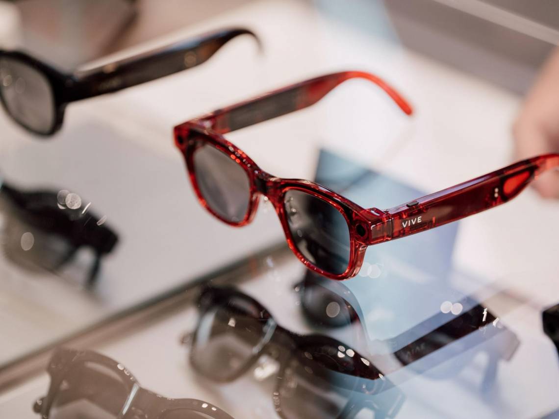 宏達電股價14天漲7成，AI眼鏡的新鮮度能支撐走到哪？Meta 800美元AR眼鏡來襲，戰場有多大| 今周刊| LINE TODAY