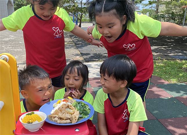 「灃食主廚之飲食教育我來教」活動希望從孩子們的營養午餐開始，學習更多飲食知識。（圖片來源：灃食教育基金會提供）