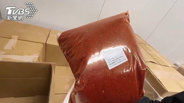 8988公斤蘇丹紅辣椒粉被銷往南投縣金福華食品。（圖／TVBS）