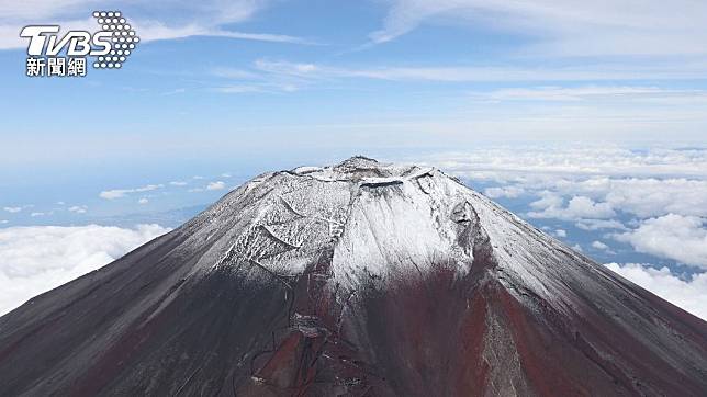 韓媒報導富士山可能隨時噴發。（圖／達志影像美聯社）