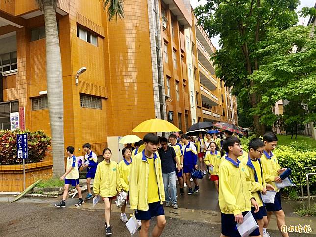 108年度國中教育會考今天結束，桃園考區昨天爆出有監考人員不讓考生上廁所，引發爭議。圖與當事人無關。(記者魏瑾筠攝)