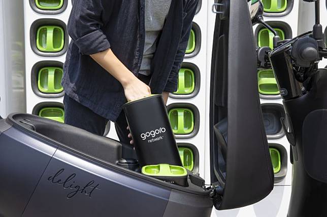 Uber Eats 與 Gogoro 跨界合作，今（17）日公布整合電動機車、Gogoro Network 能源網路，以及 GoShare 推出各項優惠。(圖／官方提供)