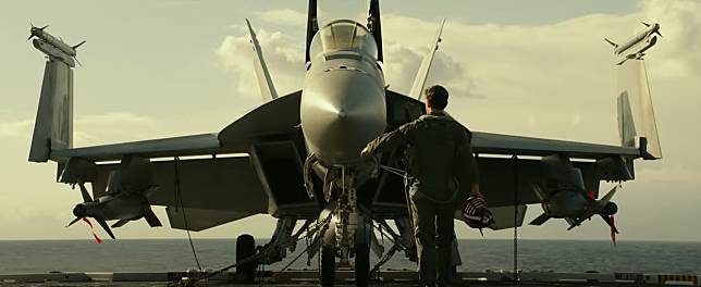 《壯志凌雲：獨行俠》拒用CGI，拍攝真實駕駛戰機畫面。