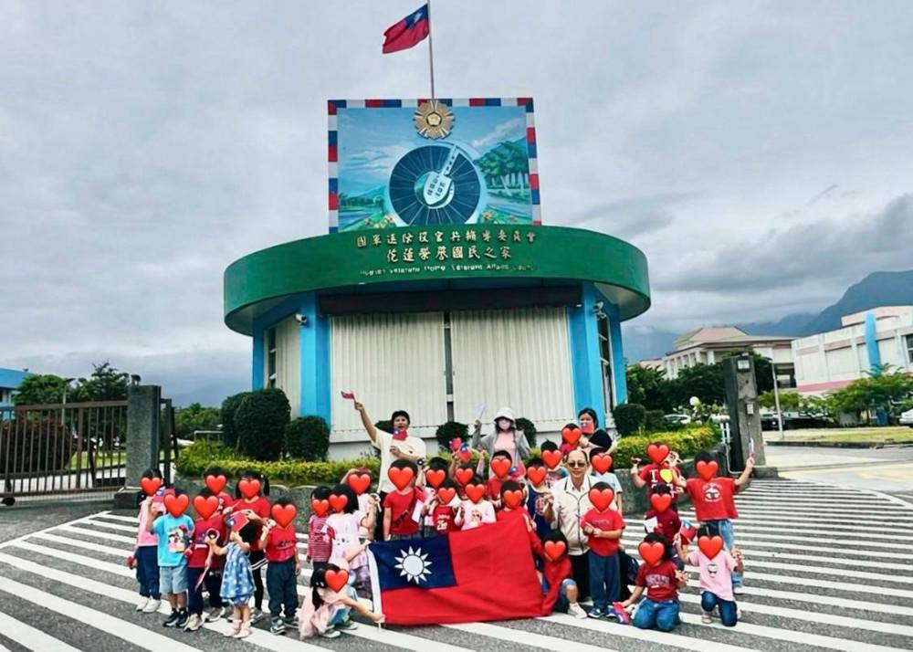 升旗典禮迎國慶好熱鬧幼兒遊行獻最萌祝福 | 勁報 | LINE TODAY