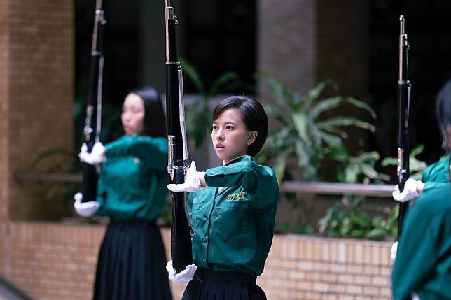 項婕如穿制服操槍受挫又瘀青　改握雨傘練手感