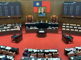 法院今天(9 日)三讀修正通過所得稅法第17條條文，將長照扣除額由現行的新台幣12萬元提高至18萬元。圖為立法院院會開會情況。資料照片(趙婉淳攝)