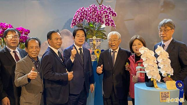 副總統賴清德(左四)今天(3日)參加後壁台灣國際蘭展開幕，對南市議長賄選案不回應。(記者楊金城攝)