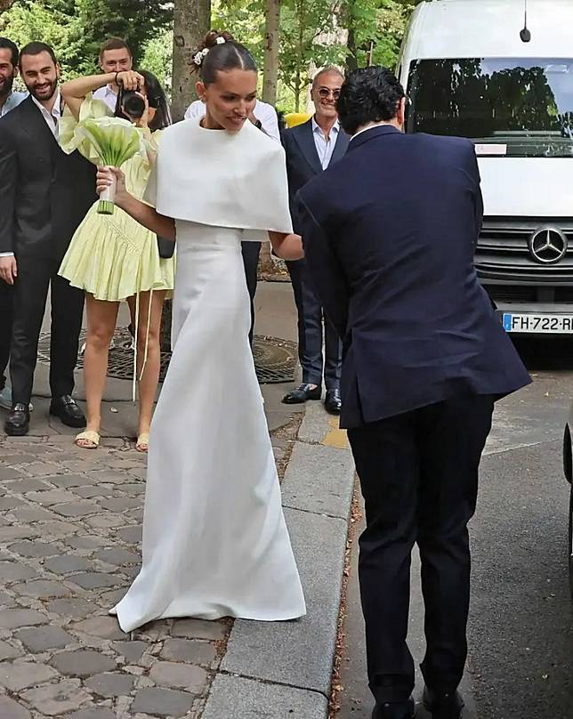    ▲世界最美少女結婚了（圖／截自people magazine）  