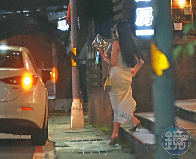 近兩個小時後，李雅楹搭車抵達長安東路的日本料理餐廳。