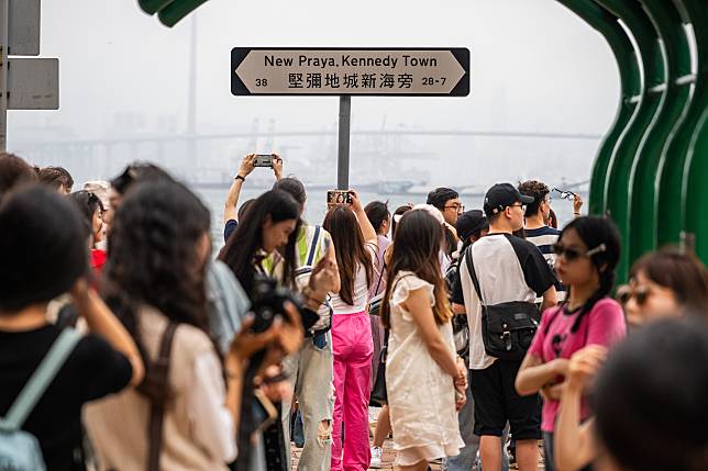 Tourists take photos at a scenic spot in Hong Kong, south China, May 2, 2024. (Xinhua/Zhu Wei)