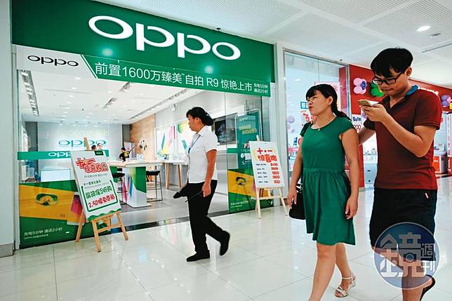 中國OPPO母親節文案寫「我媽有2個老公」挨轟。（翻攝自微博）