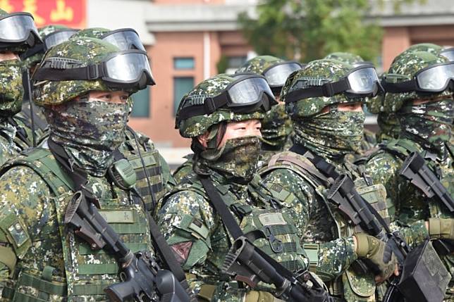 國民黨質疑軍公教調薪4％，其實根本遠遠追不上物價漲幅。（資料照片／張哲偉攝）