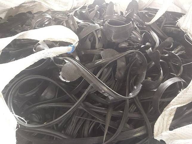 回收廢棄橡膠除了作為燃料也可循環再利用延續其生命與價值。圖片來源：吳志宏博士提供