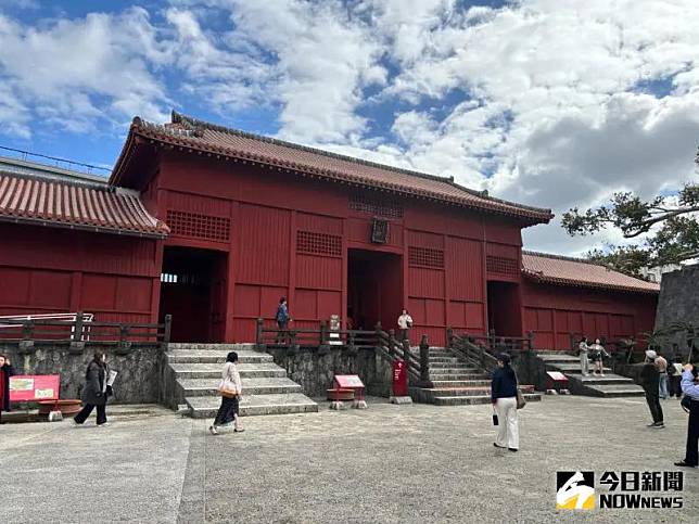 沖繩首里城奉神門目前已修復完畢。（圖／記者顏得智攝）