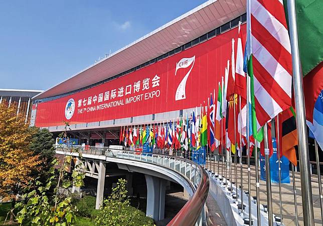 This photo shows the National Exhibition and Convention Center (Shanghai), the main venue for the 7th China International Import Expo (CIIE), in east China's Shanghai, Nov. 4, 2024. (Xinhua/Yin Gang)